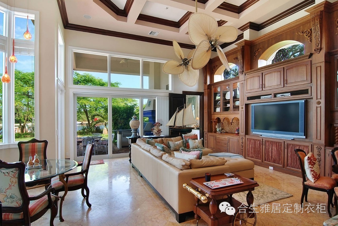 评宫廷爵士实木定制衣柜的优点